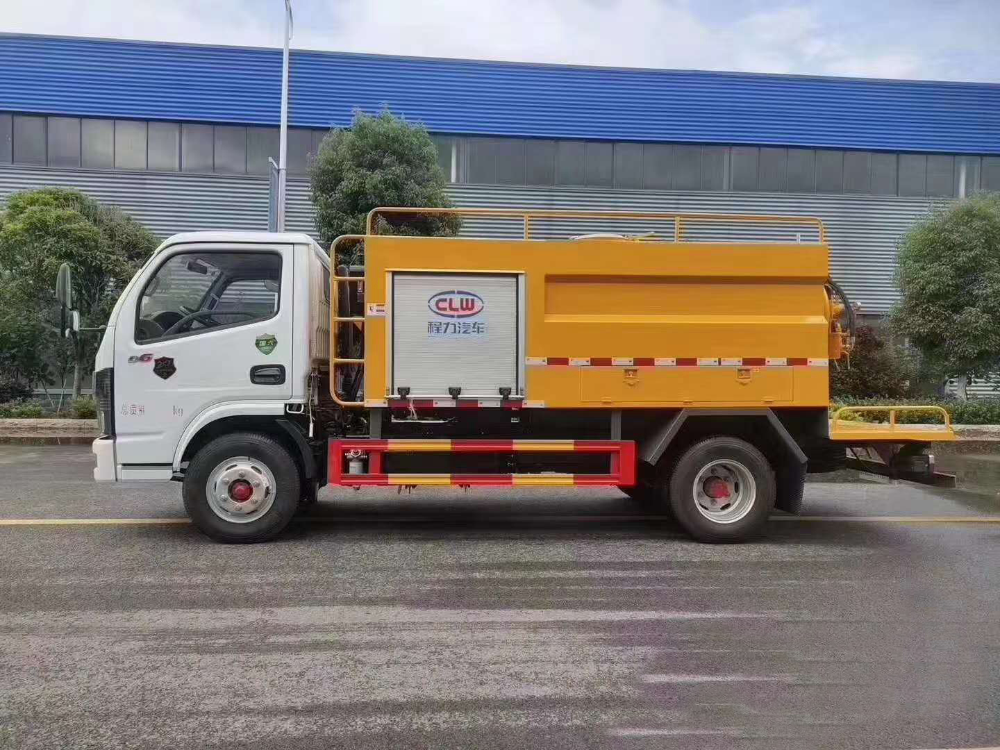 東風小多利卡清洗吸污兩用車