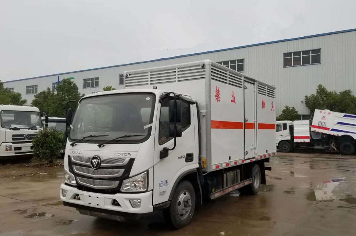 躍進(jìn)3.3米氣瓶體廂式車