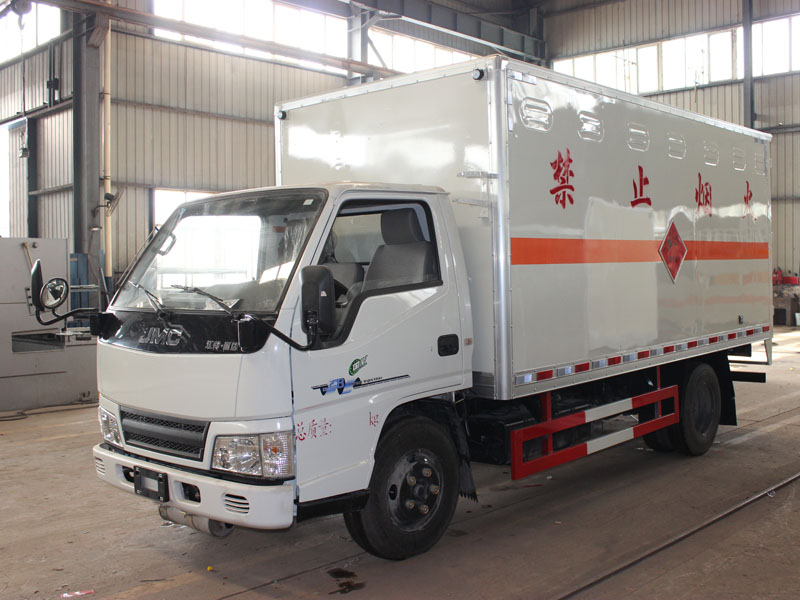 東風(fēng)天龍國(guó)六9.6米雜項(xiàng)危險(xiǎn)品廂式運(yùn)輸車(chē)