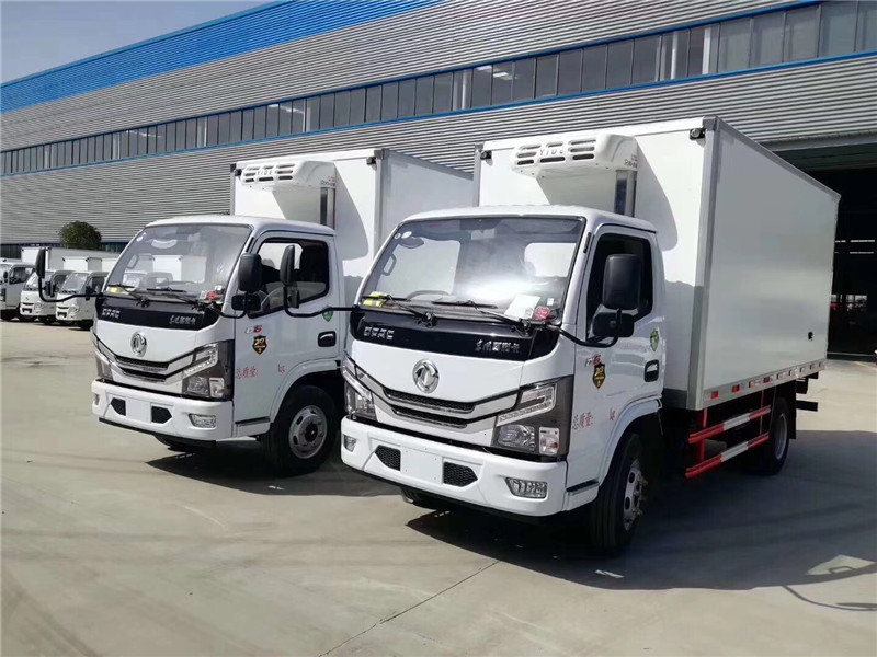 國六 重汽豪沃4.2米排半冷藏車