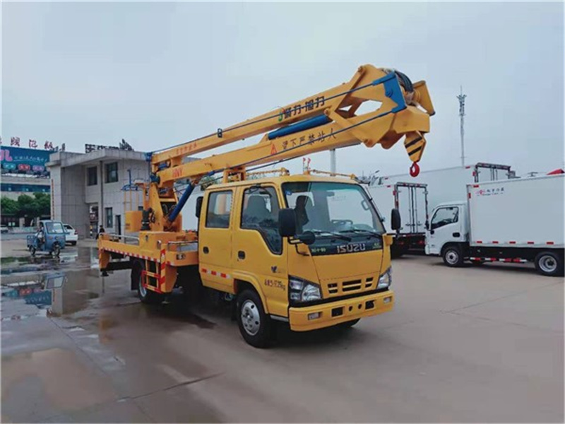 國六福瑞卡 13.5米折臂高空作業(yè)車