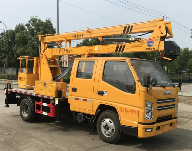 國六福瑞卡 13.5米折臂高空作業(yè)車