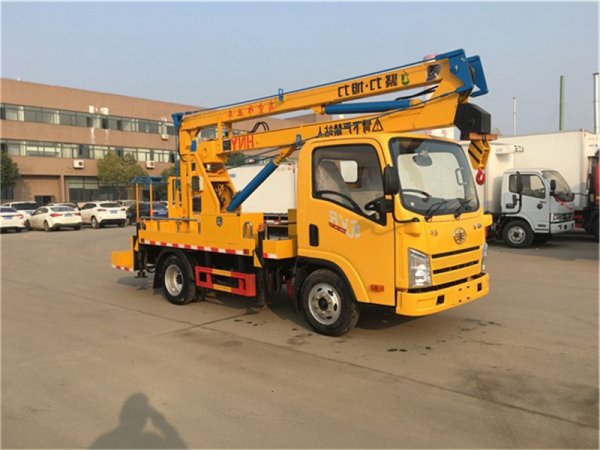 國六福瑞卡 13.5米折臂高空作業(yè)車